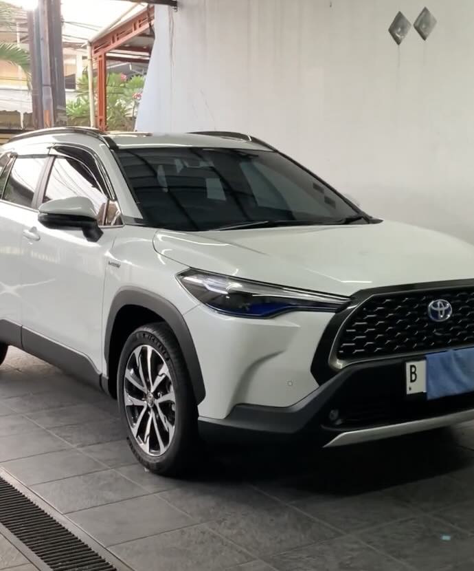Toyota Corolla Cross Hybrid ini kita koreksi catnya dan diproteksi menggunakan Titanium Coating untuk memaksimalkan level glossy pada bodynya
